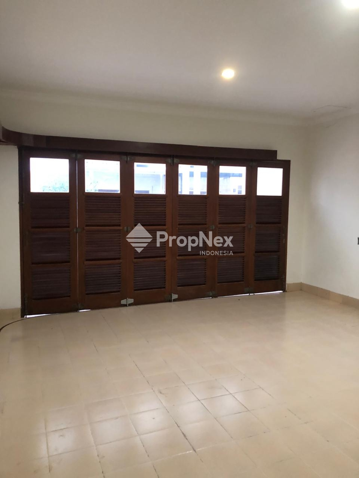 GRAHA FAMILY,  Rumah Semi Furnish Sudah Renovasi — foto 2